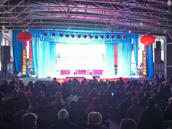 浙江丽水：戏韵传正气 温情护平安——丽水市反邪教宣传系列活动走进灯塔村图片1_副本.jpg